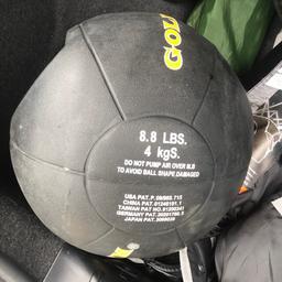 Golds Gym branded 4kg dual grip medicine ball. Can deliver.