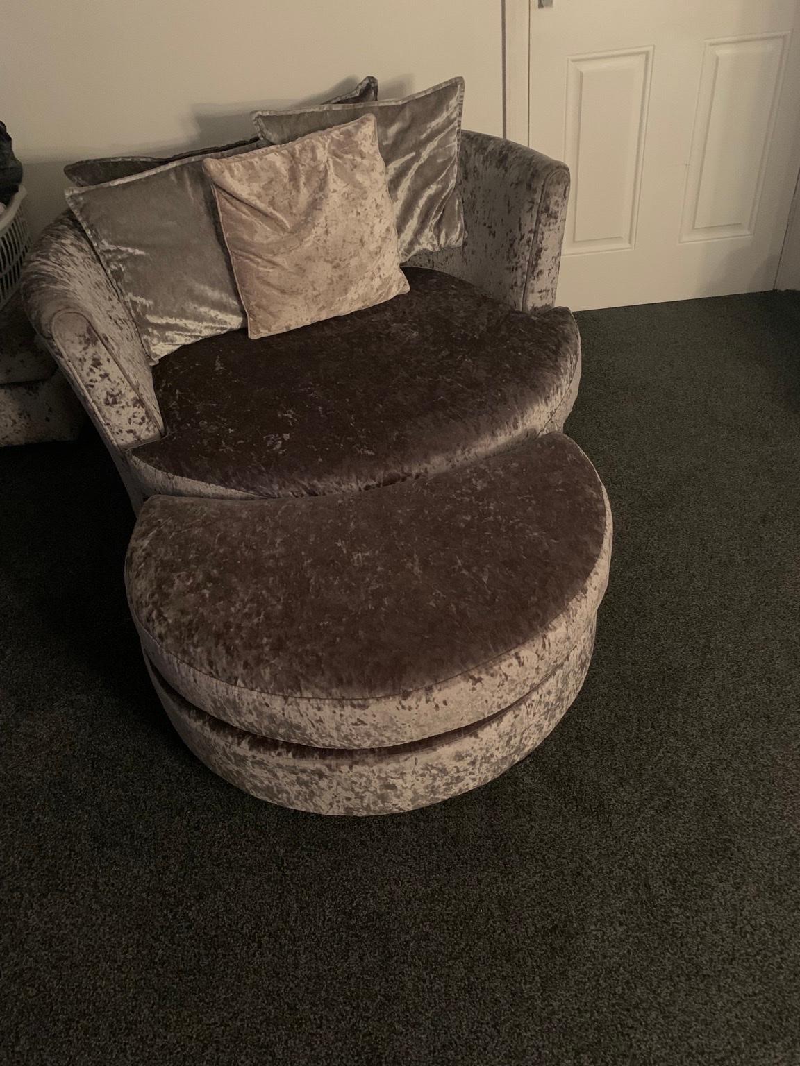 2 seater crushed velvet swivel chair in B98 Redditch für 150,00 £ zum Verkauf Shpock DE