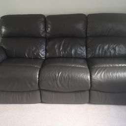 I have a dark leather 3 seater recliner sofa.
Mint condition, only had for a year so it's really clean and from a clean home. The two sides with recliners lean all the way back.
No rips or holes like I said its very good condition and not that old. Looks more decent than in photos. Happy to give measurements if needed. This is collection only. Thank you for looking.