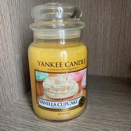 Vendo candela Vanilla Cupcake yankee candle Originale Nuova . 
623 g 
 Prezzo 15€