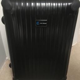 Brand new luggage, never used, with labels.
Dimensions: 66x40x26cm
Weight: 3,5kg
Colour: Black
Hard suitcase
4x360 degree spinner wheels
Lightweight polypropylene
RRP 85£