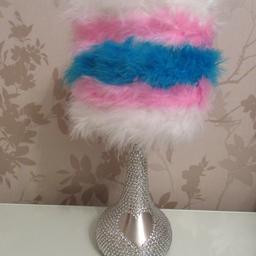 Please see my other listings!

Candy stripe feather lampshade in pink, blue & white.

Drum lampshade, bought new, hand feathered with individual marabou feathers.

Approx dimensions: 16cm across, 14cm depth.

Lampshade for sale only, (lamp not included!)

Cash on collection only Preston PR2
No offers below please.