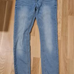 verkaufe diese jeans 
Größe 42

Keine Garantie und keine Rückgabe möglich Versand möglich zahlt aber Käufer