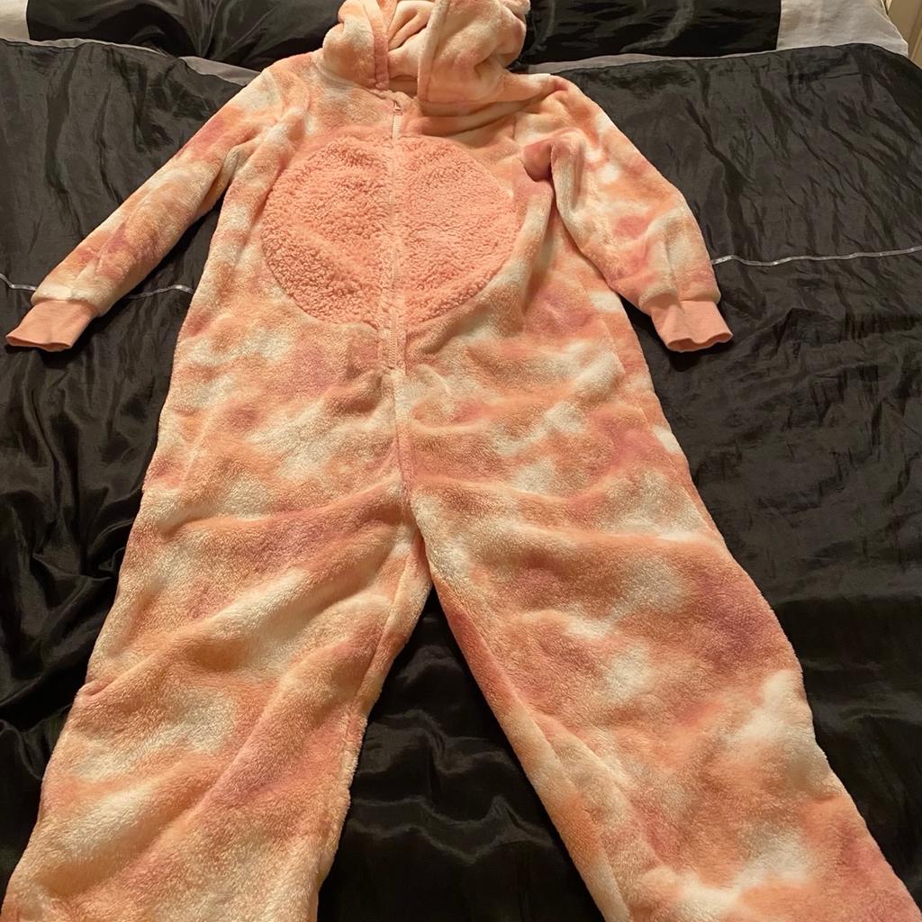 Hi. I am selling this onesie from next. It is in great condition though does have what looks like glue on the bottom of one of the legs

My daughters have had a clear out to earn some money and are selling lots of items so please have a look at my other auctions

Listed on other sites

Collection from bexleyheath Da75rg please
Thank you