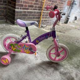 Pretty little girls bike. Hardly used. Set has gotten damaged in storage. It's just cosmetic damage and
Does not affect the use of the bicycle. Really lovely. Just too small for my daughter hence the sale

Fixed price