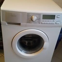 Die AEG-Waschmaschine ist sehr gut, braucht aber nur eine leichte Wartung, weil sie eine Zeit lang nicht benutzt wurde (etwa ein Jahr)