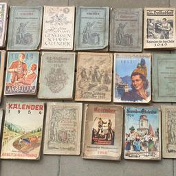 Große Sammlung alter Kalender aus der Zeit zwischen 1895 bis 1954.
Insgesamt 19 Stück, einer fehlt, in den verschiedensten Erhaltungen.