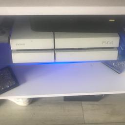 White PS4 all working as it should comes with 2 wireless controllers and 5 games