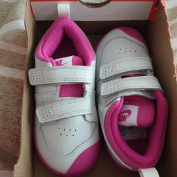 brand new genuine Nike toddler girls shoes perfect for upcoming season size UK 7.5 unwanted gift