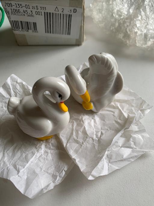 Buy & Sell Caerphilly - Wales Trethomas - Caerphilly - Photos for Gift Ornamental porcelain swans