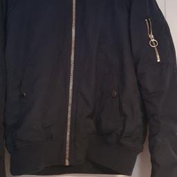 woman topshop bomber jacket fleece in side no holding pick up le9 area