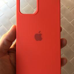 Cover nuovissima in silicone rosso fuoco per iphone12. Vendo perché ho sbagliato modello