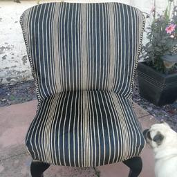 brand new small spoon back chair in mint condition can deliver locally