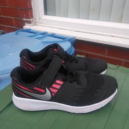 Nike girls trainers in good condition