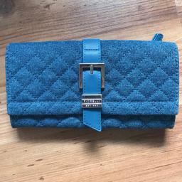 Beautiful 100% genuine Fiorelli purse in blue denim material. Immaculate condition, hardly used. Silver tone Fiorelli branded hardware. Lovely black branded lining. Zip pocket on the back. Internal zip pocket in the middle, plenty of room for coins, cards and notes etc. I can post.