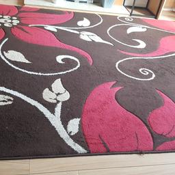a 200cm by 300cm large rug good condition 
usable