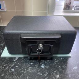 Fireproof and water proof safe
For cash or important docs,ie passport,driving licence or jewellery
Always kept safe in case of fire
2 keys very heavy and secure item
Bargain at this price
