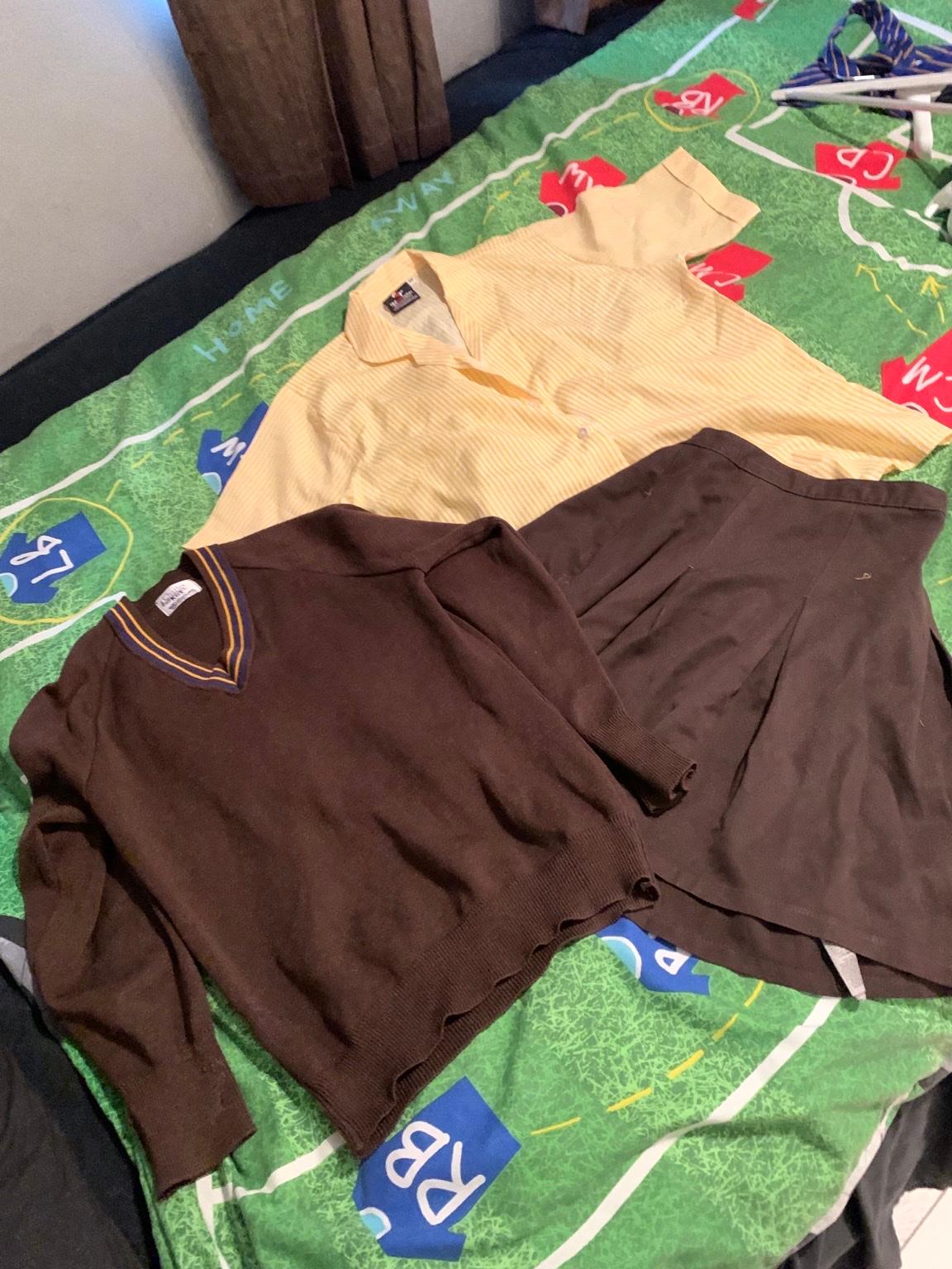 Brentwood Ursuline girls school uniform set in RM15 Ockendon für £ 24