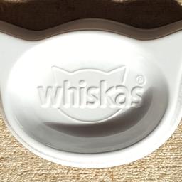 WHISKAS CAT FOOD CERAMIC BOWL -  LIMITED EDITION
**BRAND NEW**

Cats navigate using their sensitive whiskers.
This unique shallow bowl provides room for their whiskers and their Whiskas
 - for comfortable meal times!

Please take a look at my other items