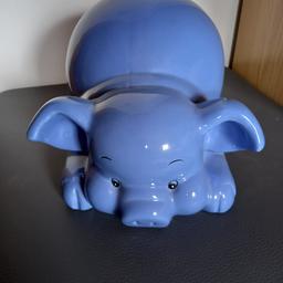 Verkaufe grosses blaues Sparschwein 
Länge: 25cm