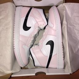 Jordan 1 Mid 
size 8
Pink/white/black 
New in box 

**ALSO LISTED ON OTHER SITES**