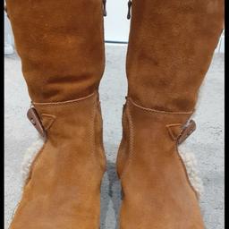 Beautiful boots size 6 please look at pics.
can take PayPal and will postage. no wallet.