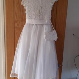 Beautiful white dress / Holly Communion /Flower girl . Brand new with tags age 11
comes with small matching bag.
Paid £57 from Debenhams 