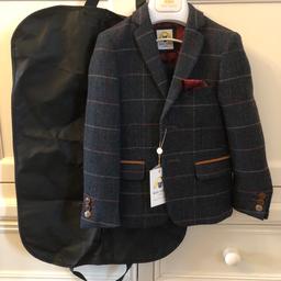 New  Marc darcy  child’s suit  
Never worn still got all The tags on 
It does say size 7R but I have put age 6 to 7