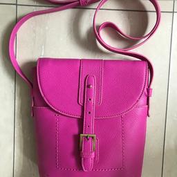 Beautiful 100% genuine Joules handbag in a stunning shade of pink. Adjustable shoulder strap. Gold tone Joules branded hardware. Immaculate condition, hardly used. Contrasting black and white striped lining. Internal zip pocket with plenty of room for everyday use. I can post.