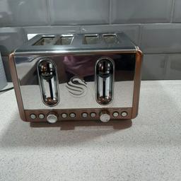 Copper kitchen bundle all good condition and working great. Includes kettle toaster tea coffee sugar biscuits and wall clock. Collection only please.