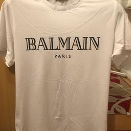 Like new condition

Balmain men’s T-shirt genuine 

Medium size

Only worn once

£15 

Collection or £5 postage
