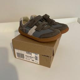 Clarks Flash Metra Grey
6.5 G (wide) still in box
Paid £36, open to offers