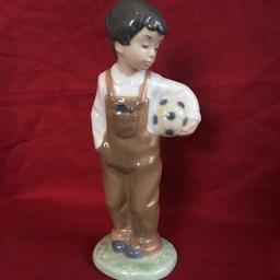 Beautiful NAO  Ceramic Figure,Hand made in Spain by LLADRO.no damage,
Height: 18 cm
Good condition.