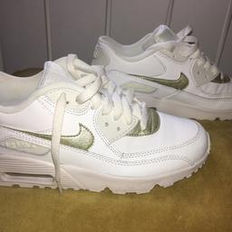White Nike air max
Size 5.5
In very good clean condition