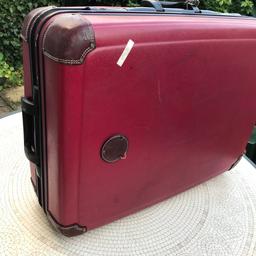 Large suitcase
Size approx. L71cm x W52cm x H24cm
It’s strong and each corner have leather covers. 2 keys included. They are used condition and there are scratches here and there but it’s in full working order. Selling for I have too many suitcase and needed spaces.