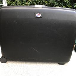 Black large hard shell suitcase
Size approx. L77cm x W56cm x H27cm
Strong and robust. It’s used condition, there are some scratches here and there but it’s in full working order. 3 digit code locking system.
Selling for I have too many suitcase and needed spaces.