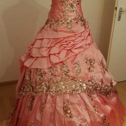 Hochzeitskleid/Abendkleid
Größe 36-40 hinten mit Schnüren
Auf Anfrage Bolero zu Verfügung
Preis ist VB
Nur an Selbstabholer
Privat Verkauf daher kein Umtausch.