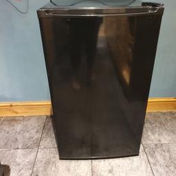Black undercounter fridge
very good condition
from clean smoke free home
slimline
W 49cm D45cm H 80cm