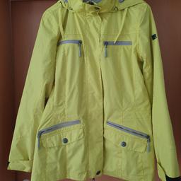Verkaufe eine Wind/ Regenjacke von Cecil in der Größe L,  Farbe gelb.
Wurde wenig getragen,  da sie mir doch etwas zu klein ist.  Wie neu