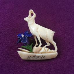 Rare 1930s Ivory Carved Brooch. Exquisite hand-carved goats and flower, No damage and cracks.
Size: 3.2 x 4.2 cm
Good condition.