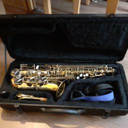 Stagg 77-SA Saxophone.
minor wear and tear.
missing mother of pearl button (circled in picture).
Needs reeds.
Cash only others.
Collection only.
