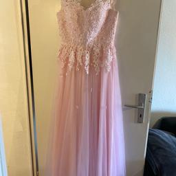 für besondere Anlässe 

wunderschönes Kleid in rosa 🎀
Größe m
mit Tüll und Perlen bestückt 🎀
ein echter Hingucker bezaubernd schön 🤩