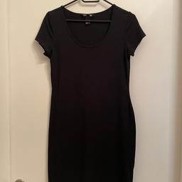 Ich verkaufe ein selten getragenes T-Shirt-Kleid von H&M im schwarz und Größe M.
Versand ist gegen Aufpreis möglich.