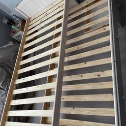 Beautiful white wash single bed with pull out guest bed
In very good condition
All slats in very good condition 
