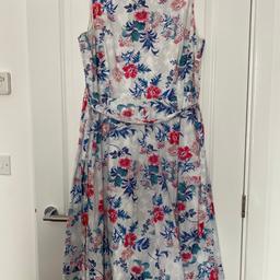 Like new ladies monsoon dress 
Floral size 18