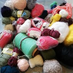 Over 2400g in assorted colours and yarn thickness.
Great for craft, collage, new knitters, pompoms etc.
Ideal for minor garment / fabric repairs.