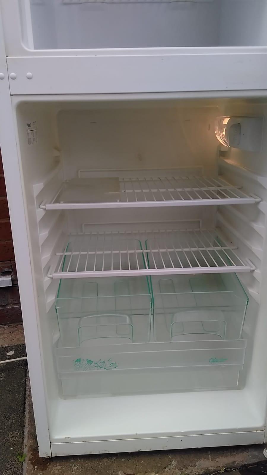 Fridge freezer in Wolverhampton für £ 25,00 zum Verkauf | Shpock AT