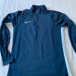 Men’s size S pullover long sleeve top Nike navy in ex condition 

Will post if postage paid thanks