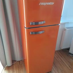 Retro Kühlschrank mit Gefrierfach.
Funktioniert einwandfrei und hat kaum gebrauchsspuren.

Optimal für einen Partyraum o.ä.