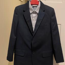 🌍 Save the planet!
♻️ Reuse, Reduce, Recycle 

🌟 Boys Navy Suit Jacket and Trousers (M&S)
🌟 Boys Navy/White Pinstripe Shirt (Next)
🌟 Age 6-7
🌟 Perfect for a Christening/Wedding! 

Thanks for looking 💙
